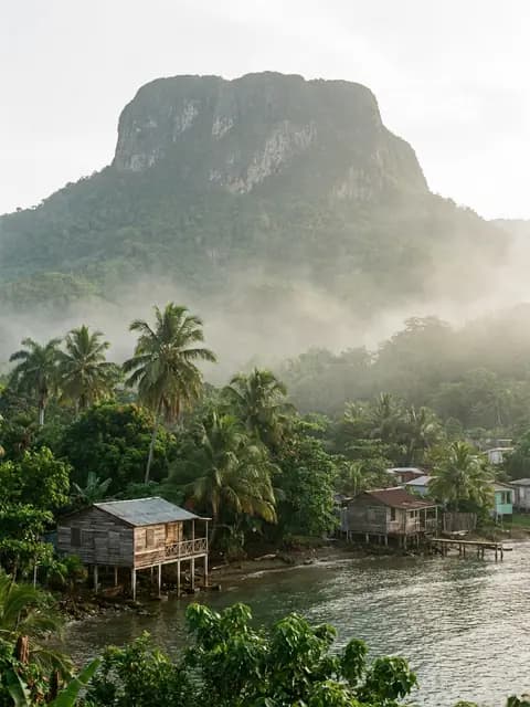El Yunque de Baracoa sobre la vegetación tropical