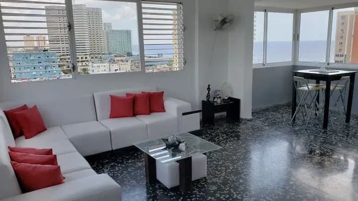 Vivienda de 2 habitaciones en Vedado, Plaza de la Revolución — foto 2 de 9