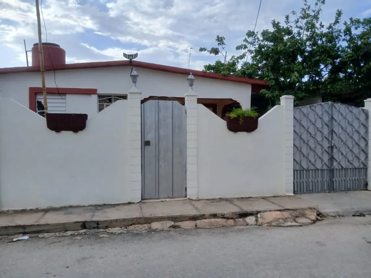 Vivienda de 4 habitaciones en Reparto La Playa, Cárdenas