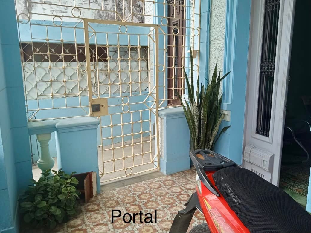Casa de 3 habitaciones en Luyanó, Diez de Octubre