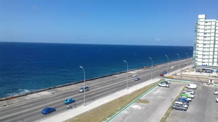 Vivienda de 3 habitaciones en Vedado, Plaza de la Revolución — foto 1 de 6