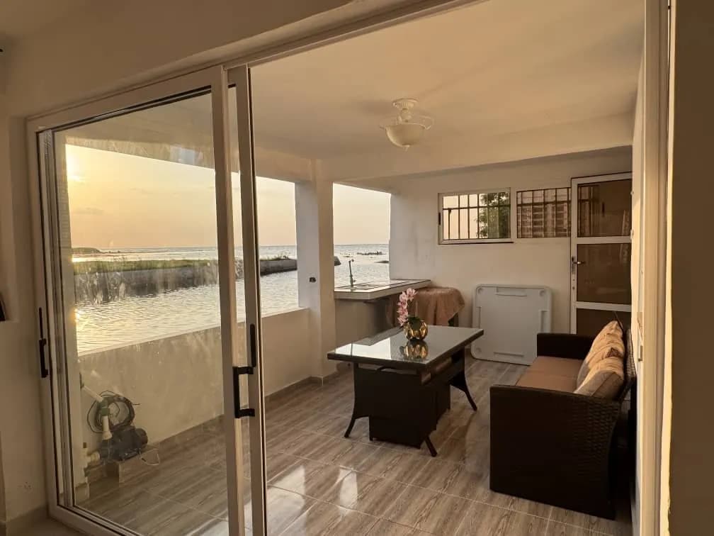 Vivienda de 8 habitaciones en Reparto Náutico, Playa