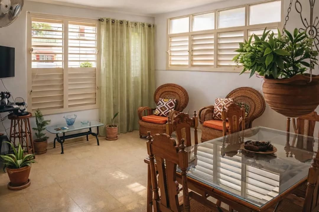 Vivienda de 2 habitaciones en Vedado, Plaza de la Revolución — foto 1 de 9