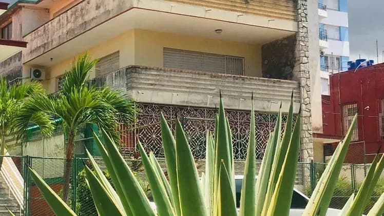 Vivienda de 2 habitaciones en Vedado, Plaza de la Revolución — foto 1 de 10