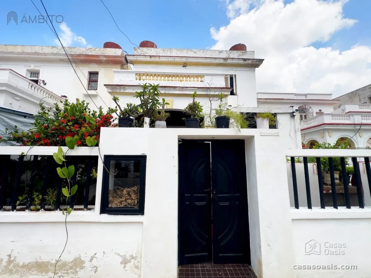 Vivienda de 4 habitaciones en Vedado, Plaza de la Revolución — foto 1 de 12