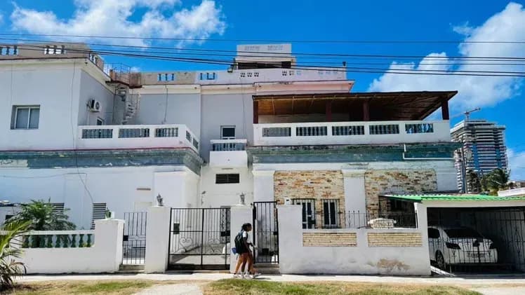 Vivienda de 4 habitaciones en Vedado, Plaza de la Revolución — foto 1 de 10