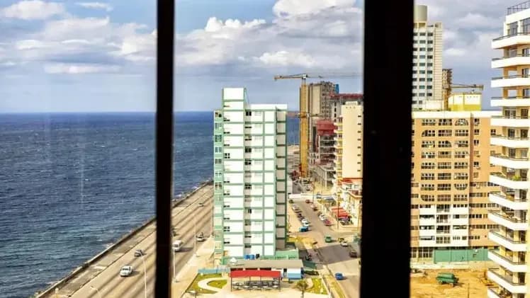 Vivienda de 3 habitaciones en Vedado, Plaza de la Revolución — foto 1 de 7