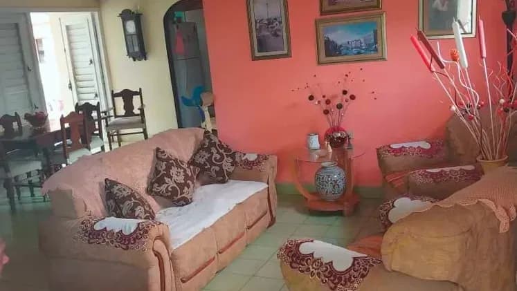 Vivienda de 4 habitaciones en Versalles, La Lisa
