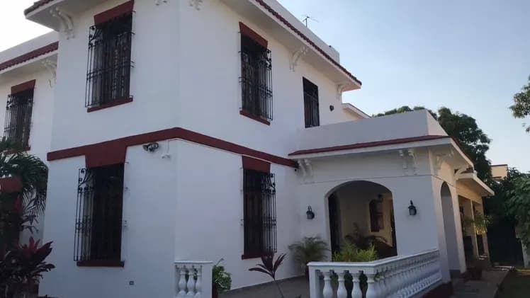 Vivienda de 5 habitaciones en Kohly, Playa