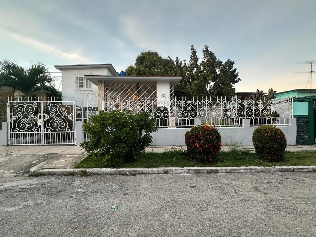 Vivienda de 4 habitaciones en Sevillano, Diez de Octubre