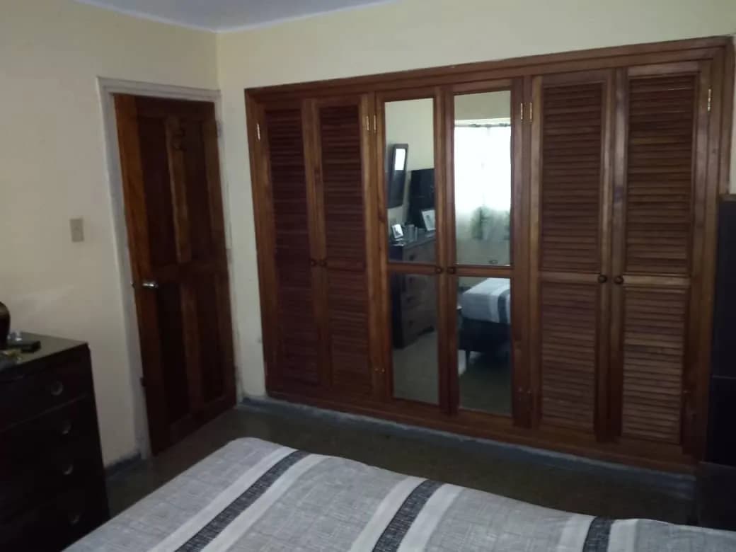 Vivienda de 4 habitaciones en Vedado, Plaza de la Revolución — foto 1 de 12