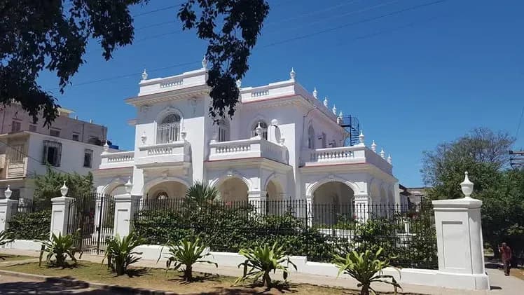 Vivienda de 5 habitaciones en Vedado, Plaza de la Revolución — foto 1 de 10