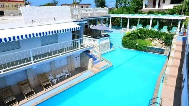 Vivienda de 10 habitaciones en Boca Ciega, La Habana del Este — foto 2 de 10