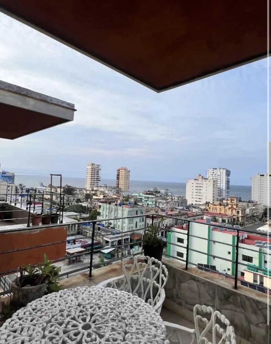 Vivienda de 3 habitaciones en Vedado, Plaza de la Revolución — foto 1 de 6