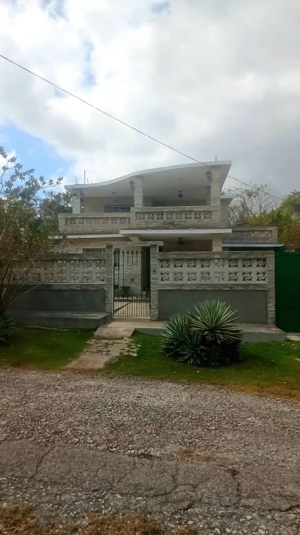 Vivienda de 5 habitaciones en Celimar, La Habana del Este — foto 1 de 12