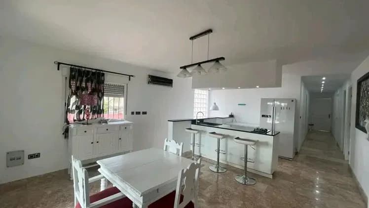 Vivienda de 5 habitaciones en Casino Deportivo, Cerro — foto 1 de 10