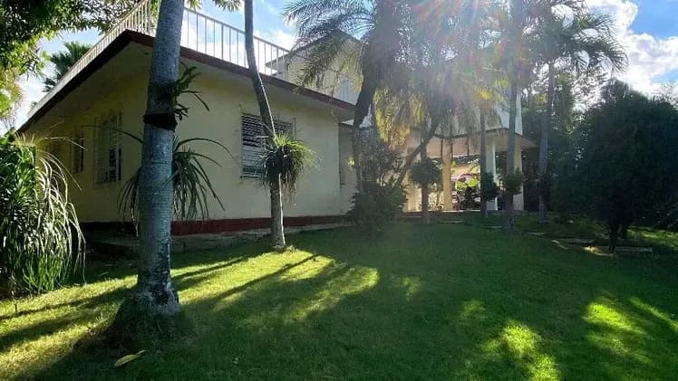 Vivienda de 6 habitaciones en Atabey, Playa