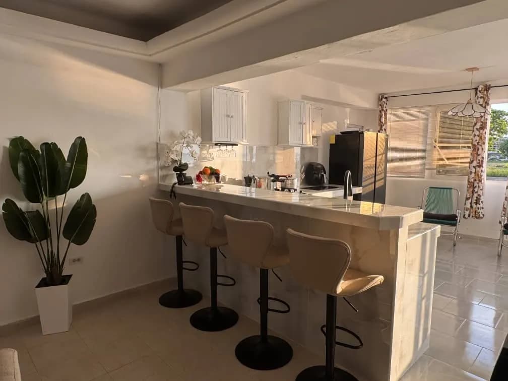Vivienda de 8 habitaciones en Reparto Náutico, Playa — foto 3 de 12