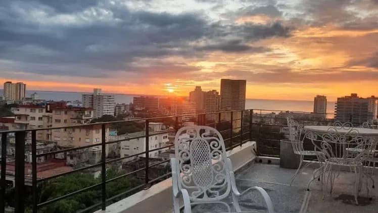 Vivienda de 2 habitaciones en Vedado, Plaza de la Revolución — foto 1 de 10