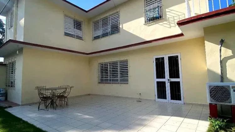 Vivienda de 6 habitaciones en Atabey, Playa — foto 3 de 3
