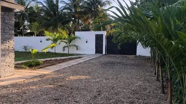 Vivienda de 4 habitaciones en Brisas del Mar, La Habana del Este