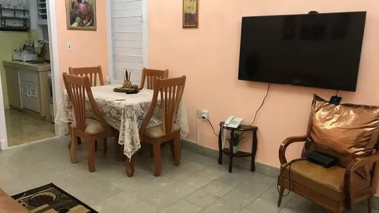 Vivienda de 2 habitaciones en Vedado, Plaza de la Revolución — foto 1 de 10